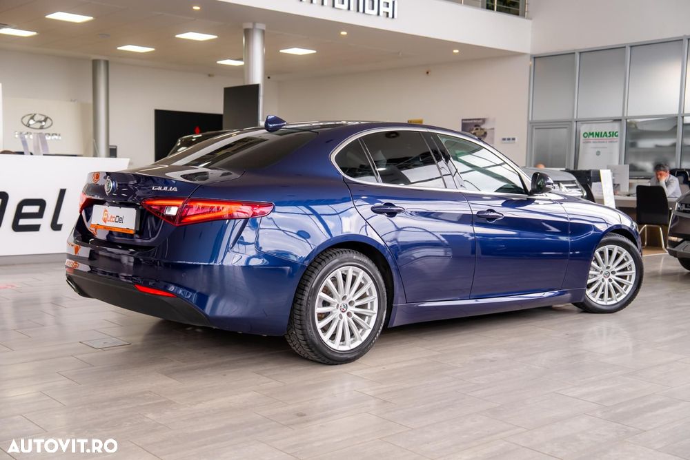 Alfa Romeo Giulia 2.2 - 11