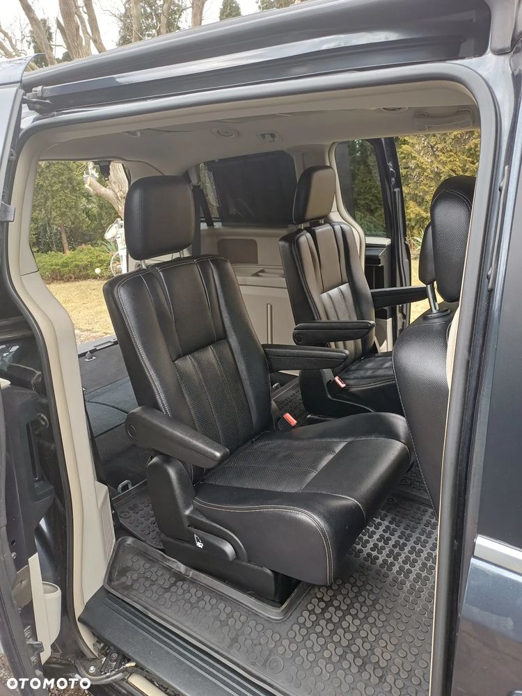 Lancia Voyager 2.8 Multijet 16v Platinum - 9