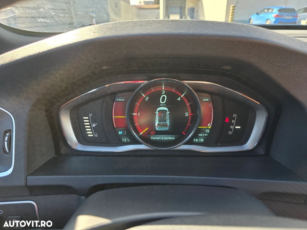 Volvo V60 D5 AWD Geartronic Momentum - 8