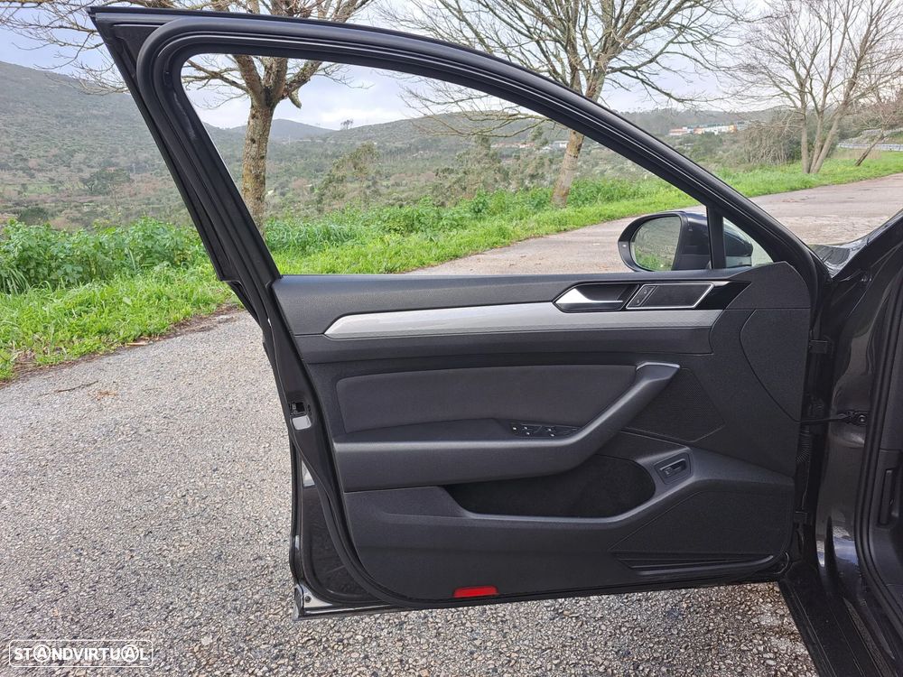 VW Passat 1.6 TDI Business DSG - 11