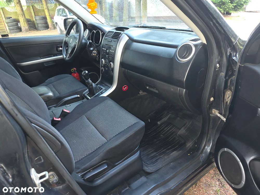 Suzuki Grand Vitara 2.0 Club - 10