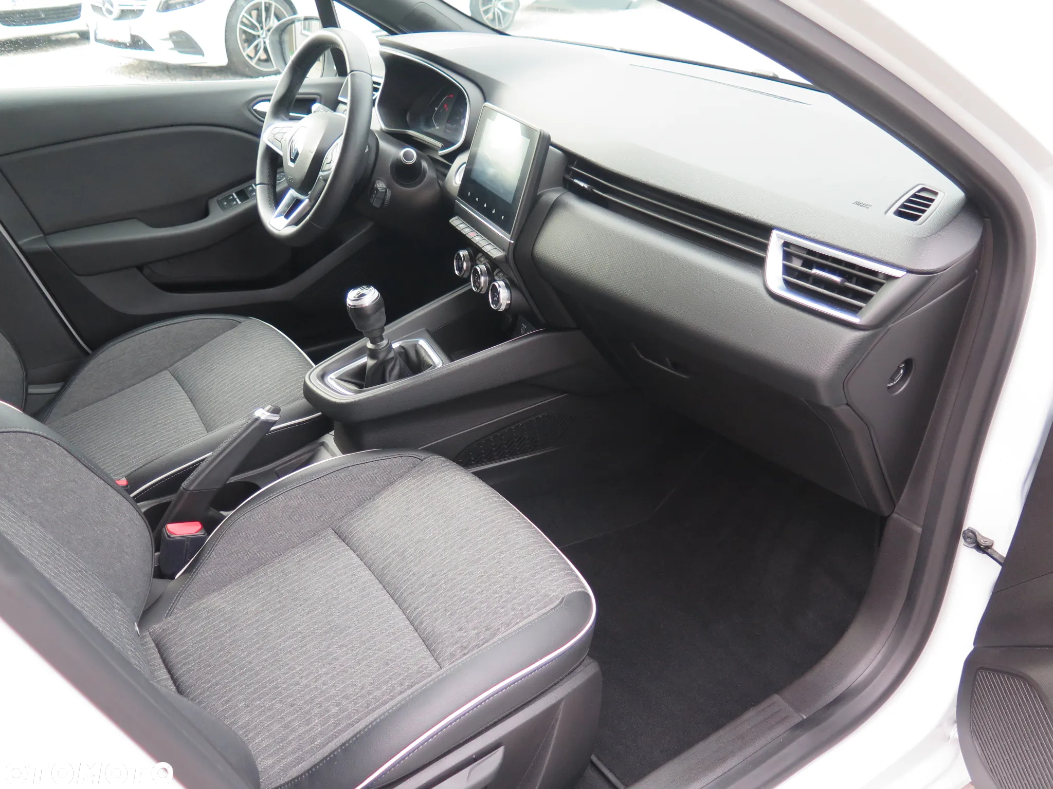 Renault Clio 1.0 TCe Zen - 33