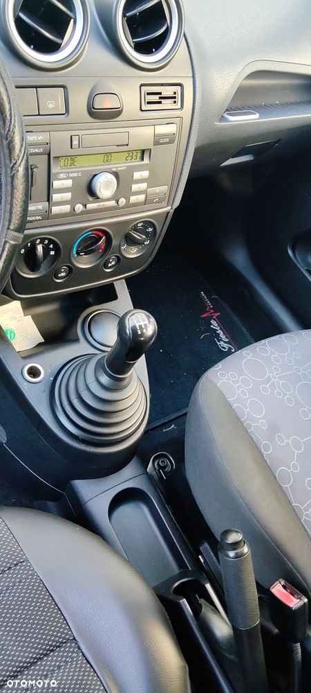 Ford Fiesta 1.4 - 10