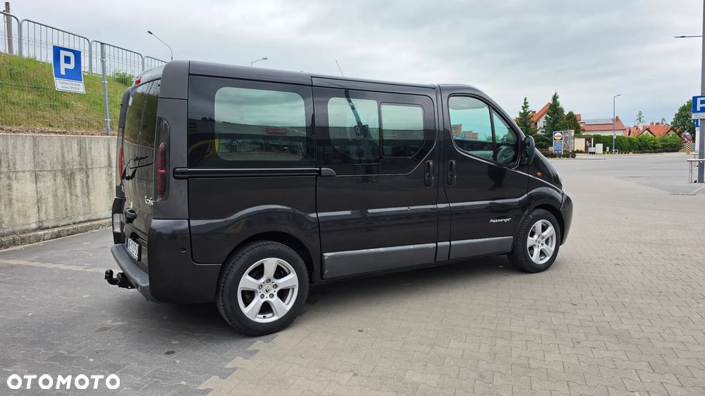 Renault Trafic Passenger - 2