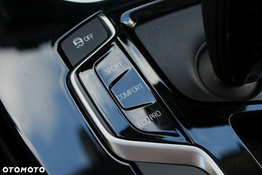 BMW X3 sDrive18d mHEV - 34