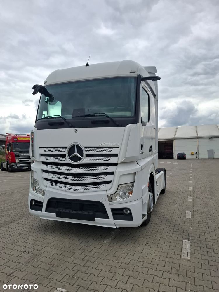 Mercedes-Benz ACTROS - 1