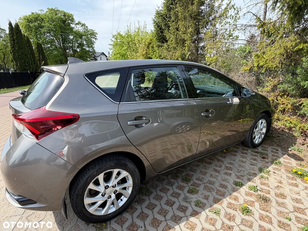 Toyota Auris 1.6 Premium - 2