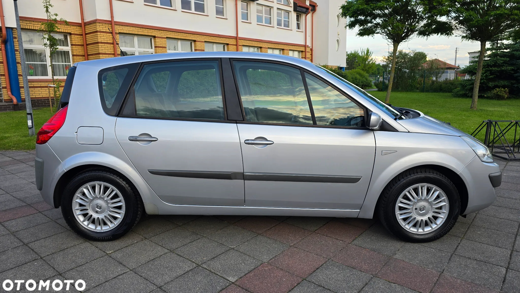 Renault Scenic 2.0 16V Dynamique - 8