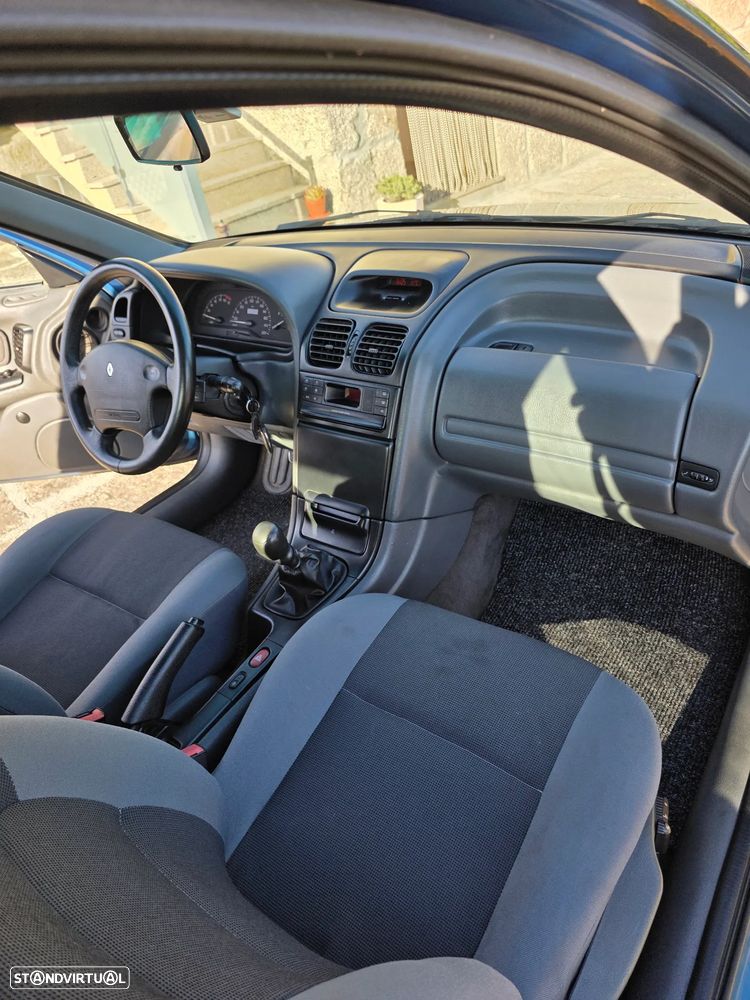 Renault Laguna - 10