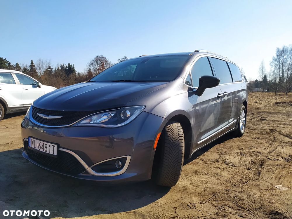 Chrysler Pacifica - 4
