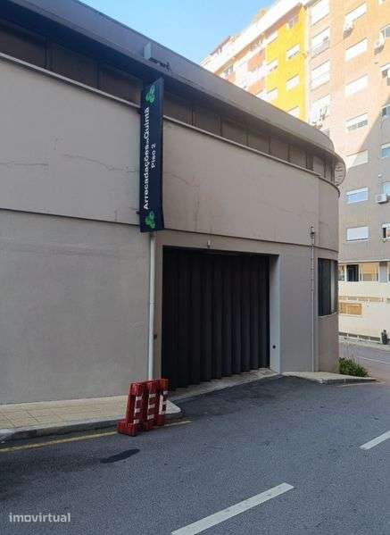 Garagem Fechada (Box ) arrendamento m2 - Na Quintã - Guimarães Centro - Grande imagem: 4/12