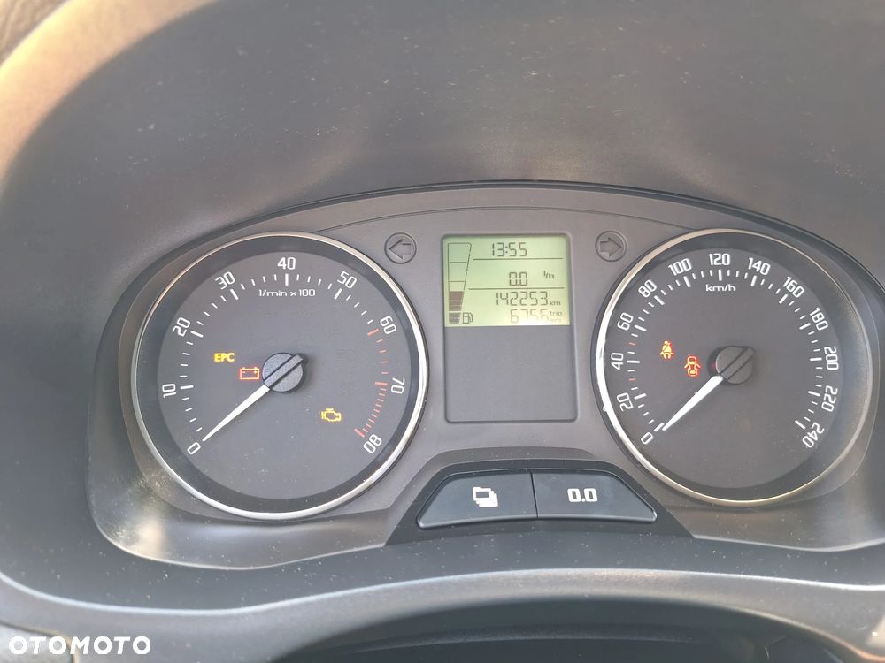 Skoda Fabia 1.2 HTP Ambiente - 9