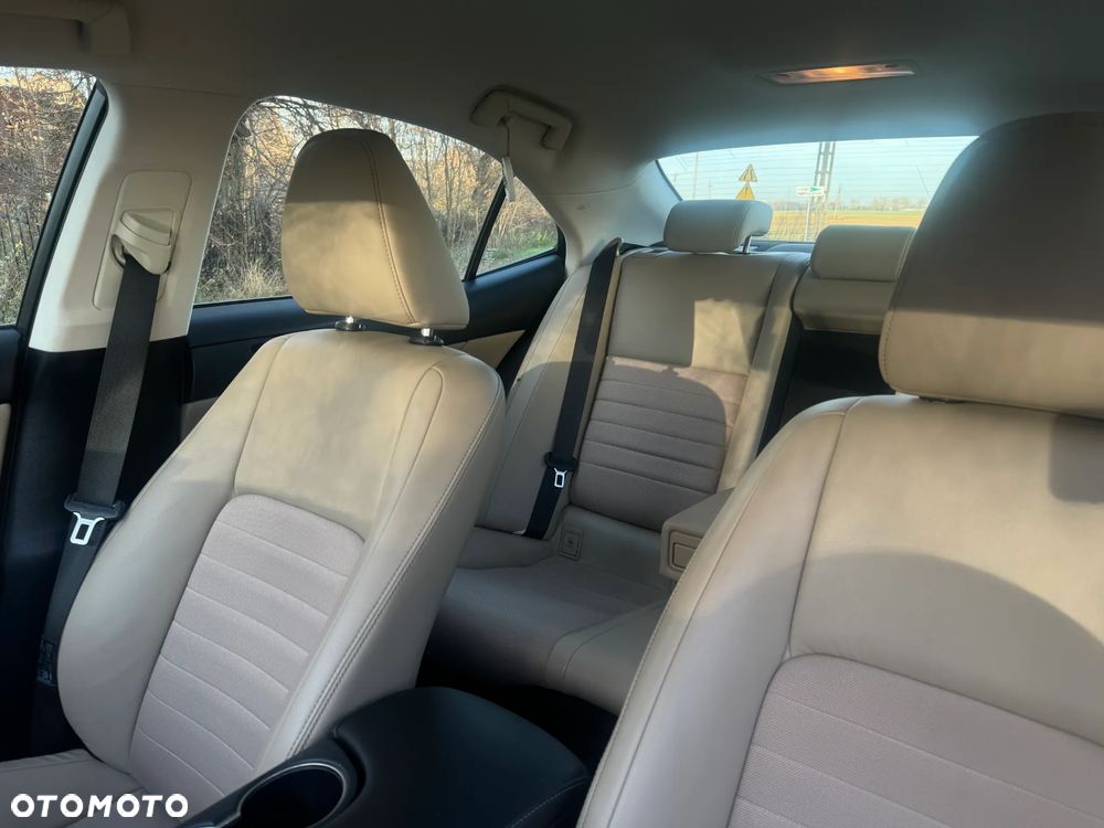 Lexus IS 200t / 300 Elegance - 11
