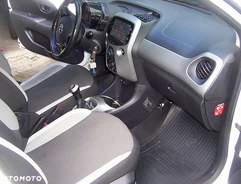 Toyota Aygo x-play Edition-S - 9
