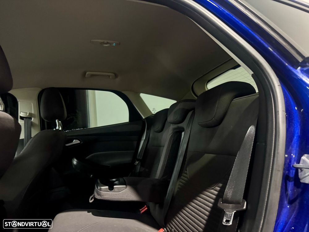 Ford Focus 1.0 EcoBoost S&S TITANIUM - 8