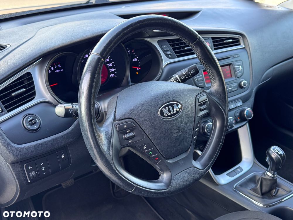 Kia Ceed 1.6 GDI ISG Dream-Team Edition - 22