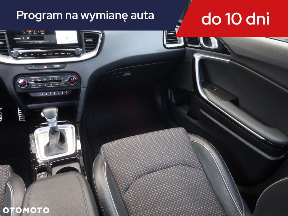 Kia Ceed - 10