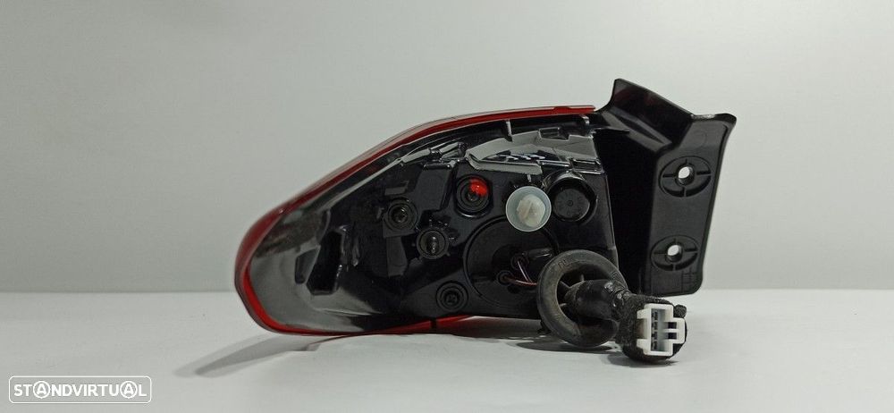 FAROLIM TRASEIRO DIREITO HYUNDAI KONA ESSENCE 2WD - 4