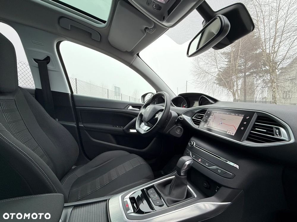 Peugeot 308 1.2 PureTech GPF Allure Pack S&S EAT8 - 28