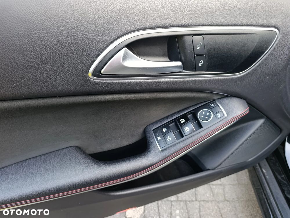 Mercedes-Benz GLA 250 AMG Line - 28