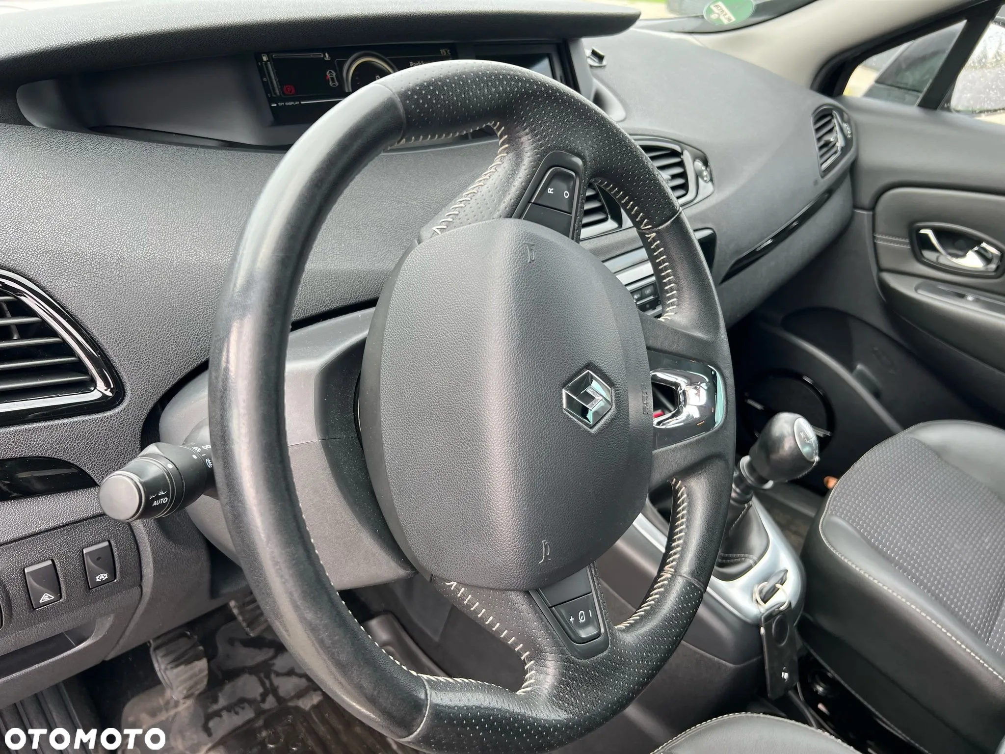 Renault Scenic 1.6 dCi Bose - 22