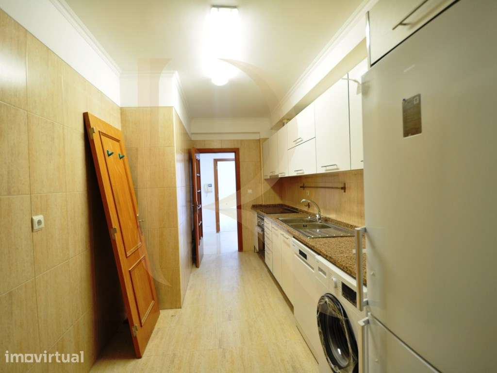 Apartamento T2 remodelado com elevador e varanda e arrecadação em V... - Grande imagem: 3/22