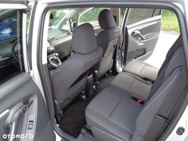 Toyota Verso 1.8 Prestige 7os EU6 - 11