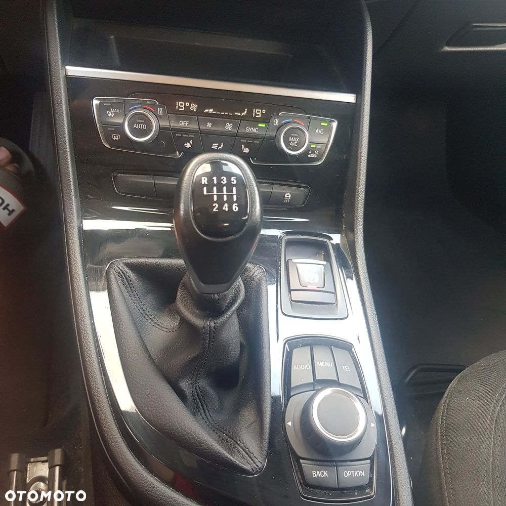 BMW Seria 2 218i - 9