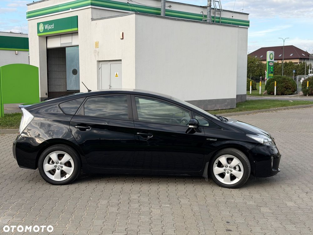Toyota Prius 1.8 HSD Prestige - 4