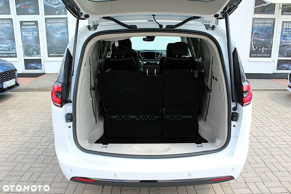 Chrysler Pacifica - 8