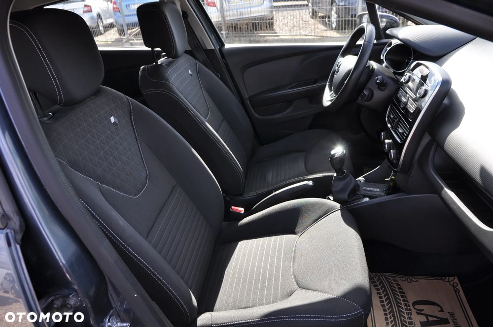 Renault Clio 1.2 16V 75 LIMITED - 10