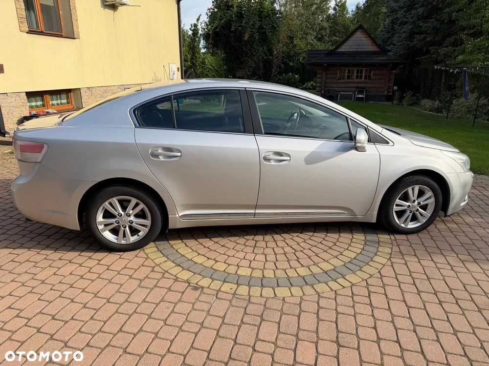 Toyota Avensis - 8