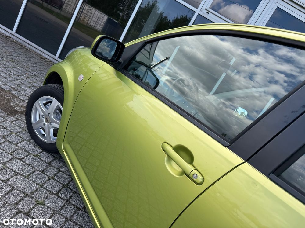 Daihatsu Sirion 1.0 - 10