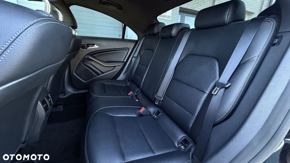 Mercedes-Benz CLA 200 7G-DCT Urban - 32