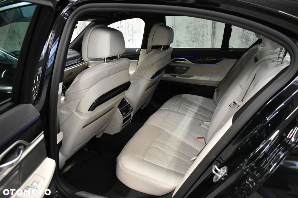 BMW Seria 7 - 27