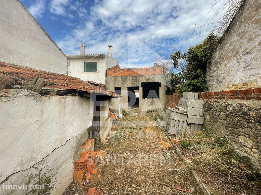 Moradia em fase de construção - Grande imagem: 2/5