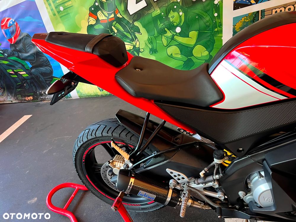 Yamaha YZF - 4