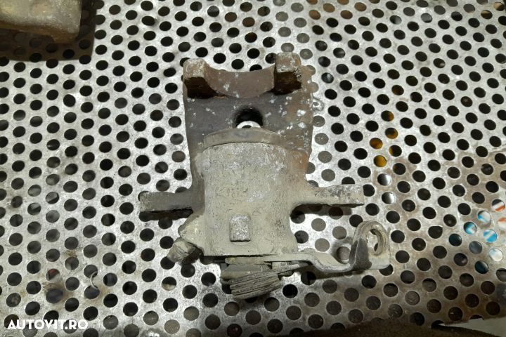 Etrier spate stanga Opel Zafira A [facelift] [2003 - 2005] Minivan 5- - 4