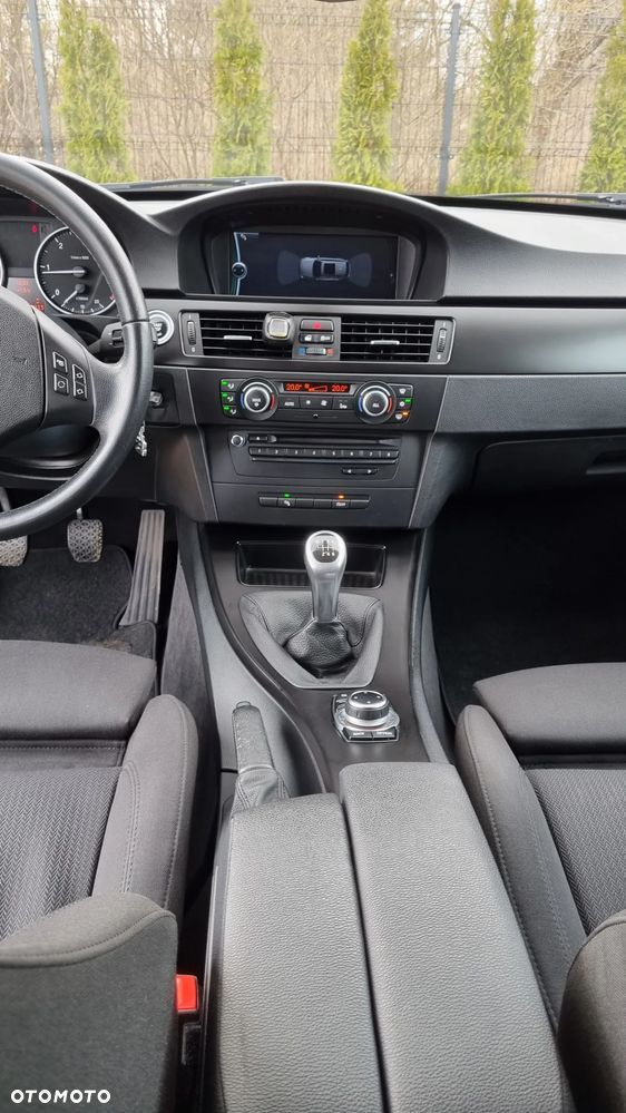 BMW Seria 3 318d Touring - 9