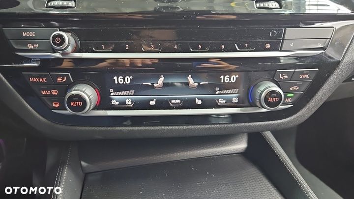 BMW Seria 5 520d xDrive M Sport sport - 11