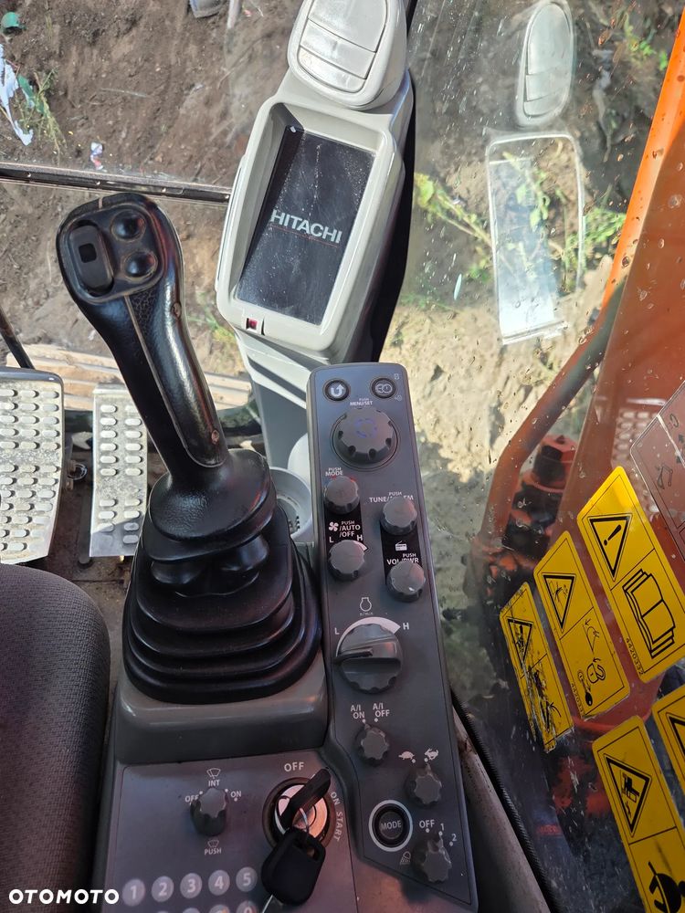 Hitachi Zx225us lc - 11