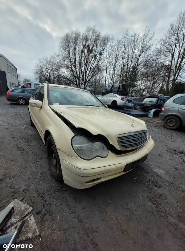 Części Błotniki/zderzak przód- Mercedes C200 2148 85kW diesel 2002r.