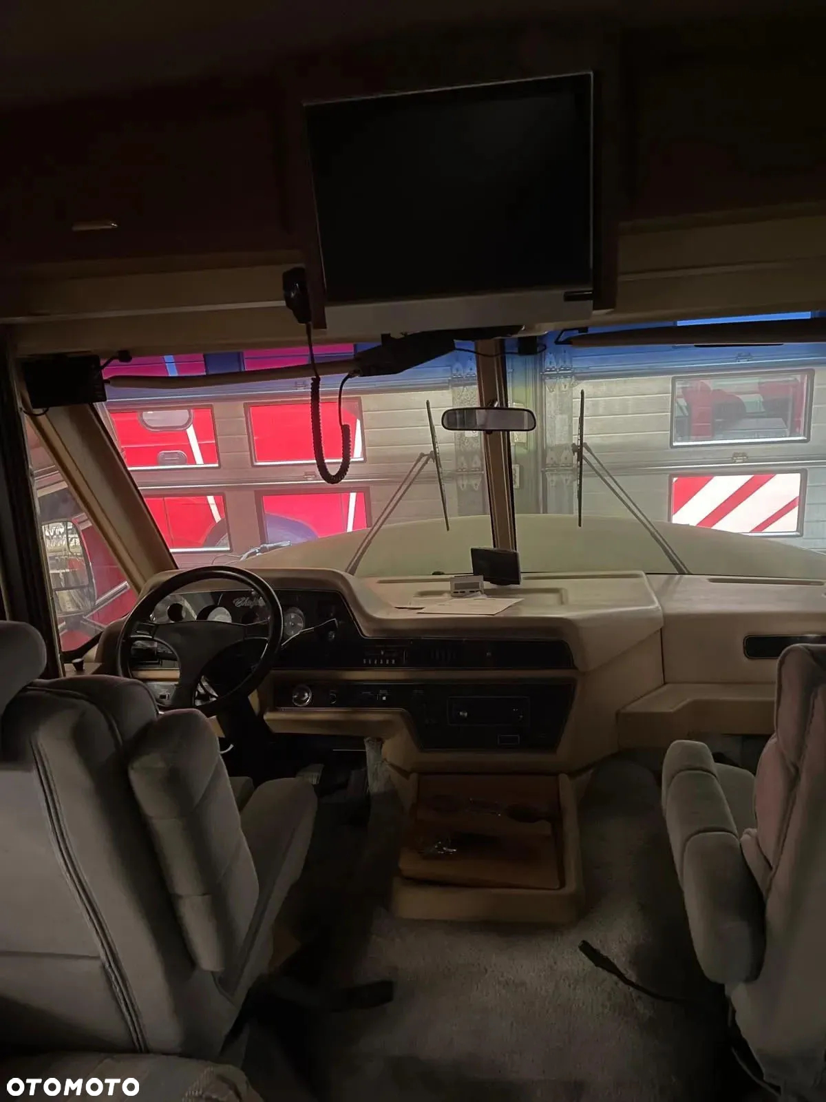 Chevrolet Winnebago - 12
