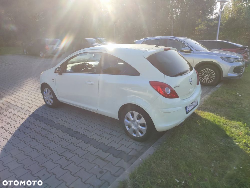 Opel Corsa 1.4 16V Satellite - 4