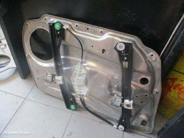 Elevador Sem Motor A2047600834 MERCEDES W204 CLASSE C 2008 220CDI 170CV 4P CINZA FD MERCEDES W204 2008 C220 Cdi 170Cv 5P PRETO FD - 4