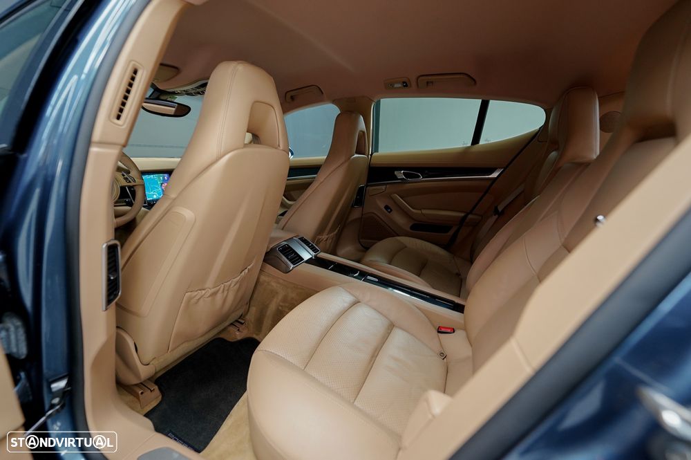 Porsche Panamera 4 PDK - 26