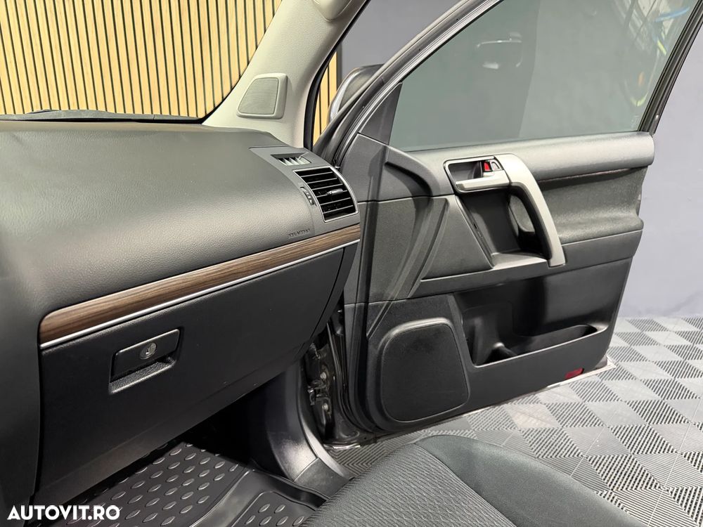 Toyota Land Cruiser 2.8l D-4D 204 CP A/T 7 locuri Executive - 21