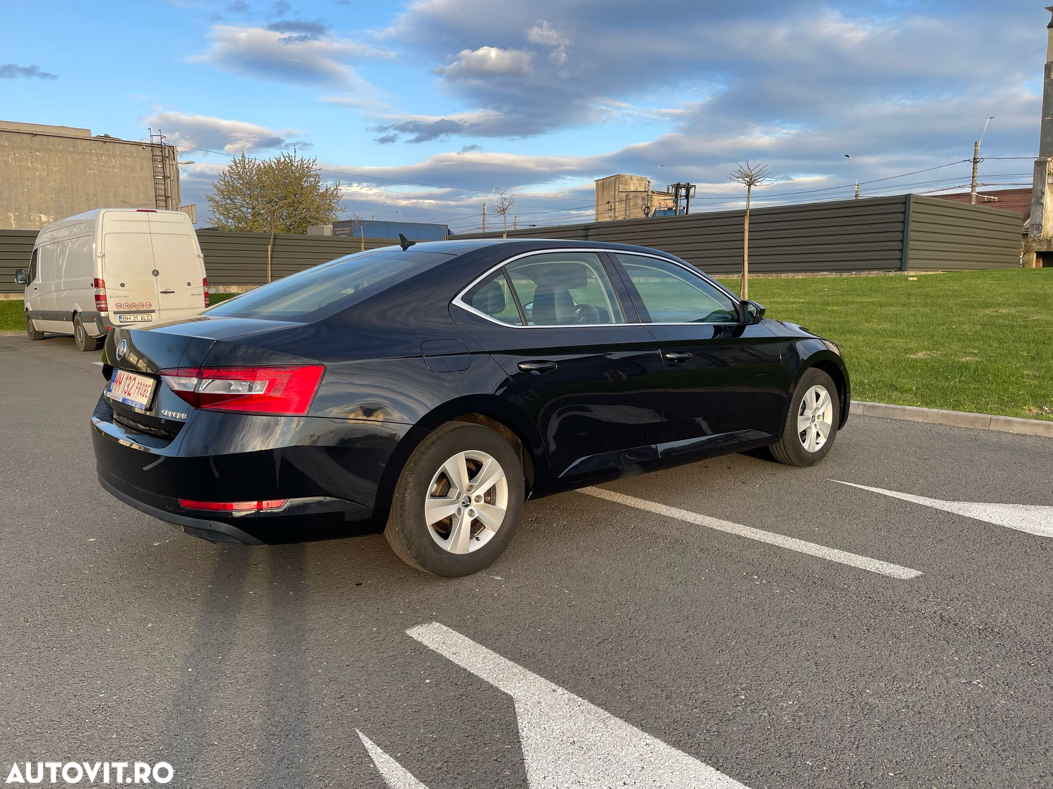 Skoda Superb 2.0 TDI DSG Premium Edition - 11