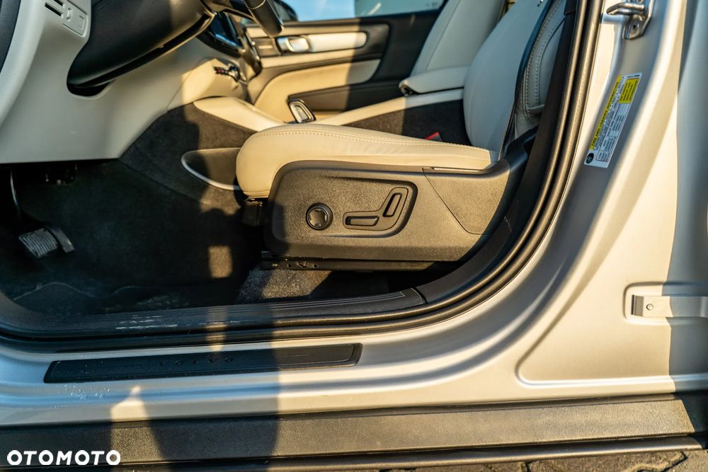 Volvo XC 40 T5 AWD Momentum - 24