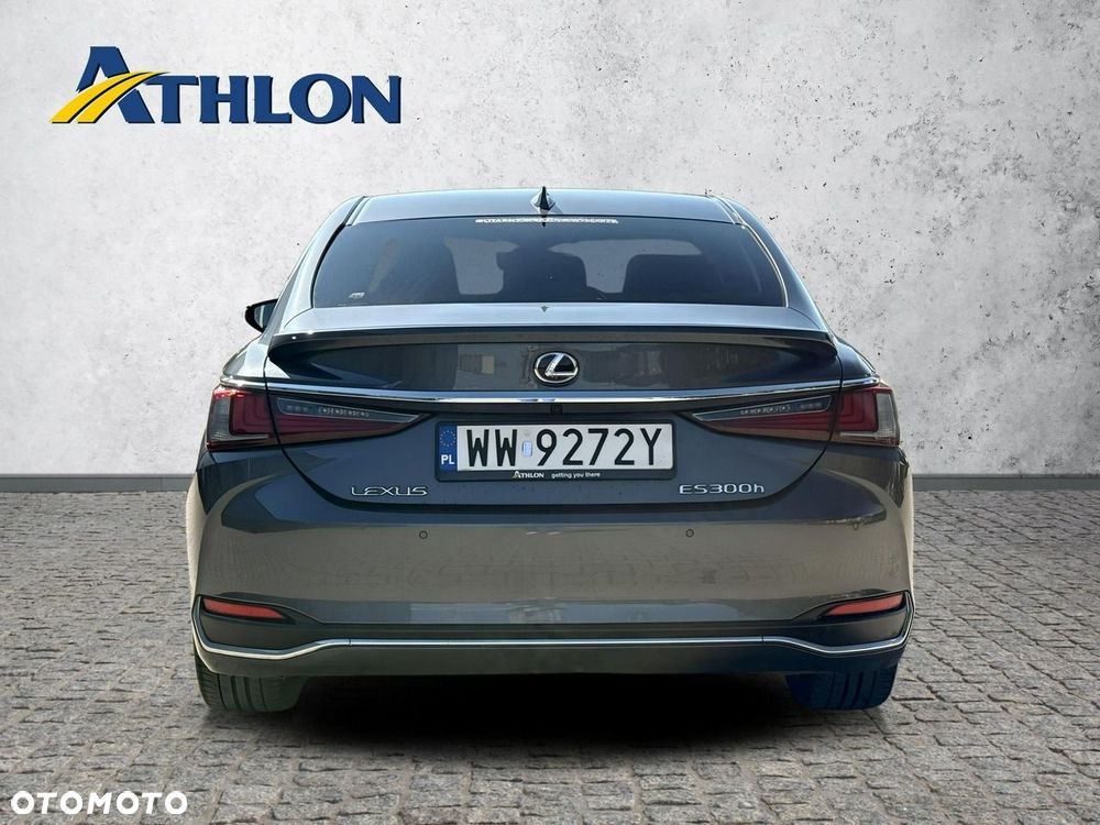Lexus ES 300h Business Edition - 4
